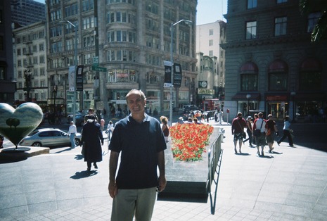 Pete_at_union_sq_sf_9-12-2007-05