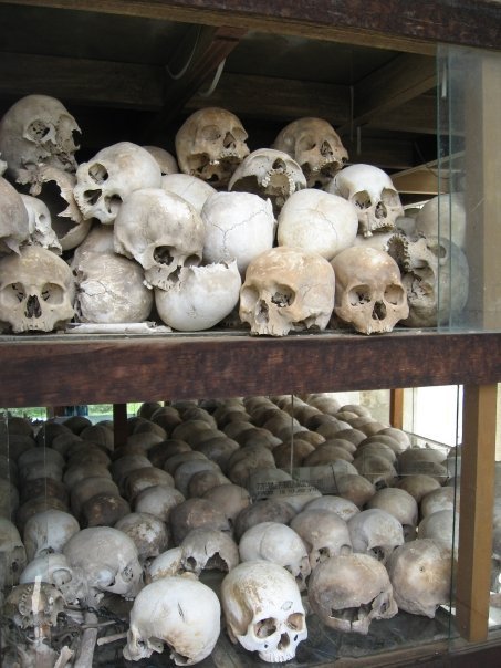 Cambodia_killing_field_skull_tower