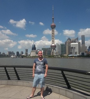 Tom_at_the_bund_medium
