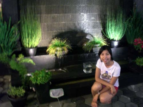 Di_taman_belakang