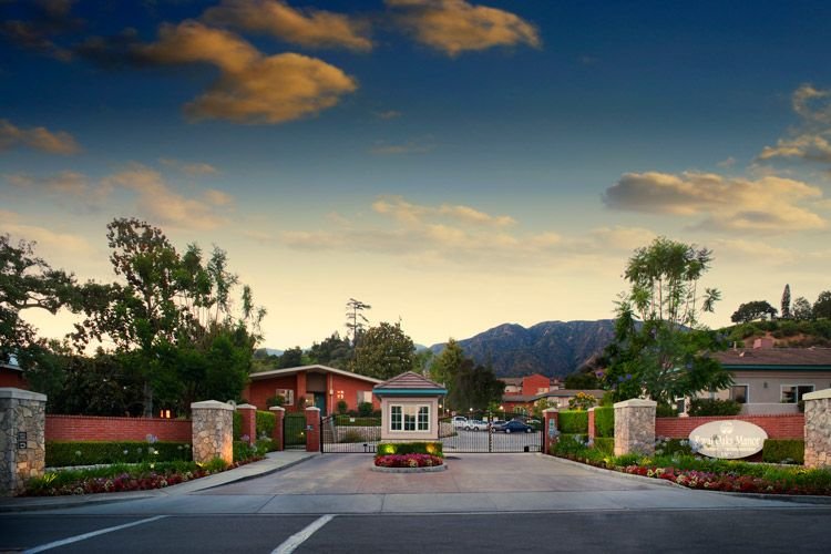Royal Oaks Bradbury Continuing Care Retirement Community