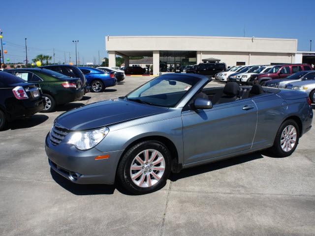 Photo of 2010 Chrysler Sebring