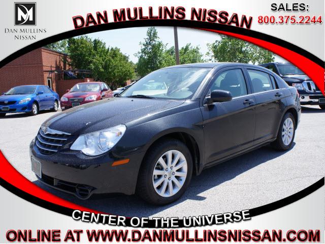 Photo of 2010 Chrysler Sebring