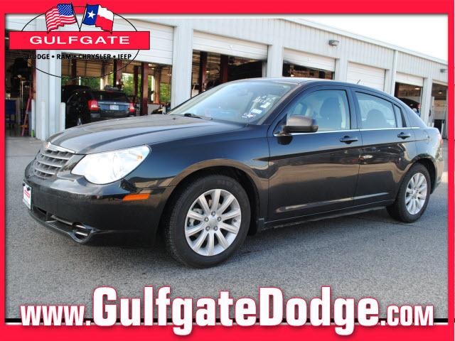 Photo of 2010 Chrysler Sebring
