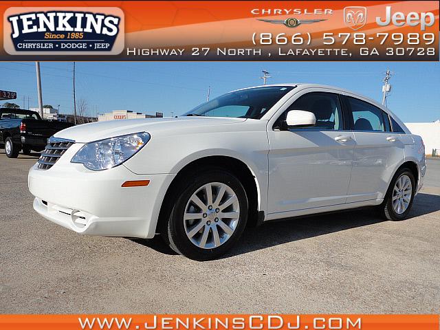 Photo of 2010 Chrysler Sebring