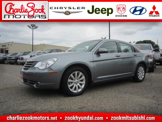 Photo of 2010 Chrysler Sebring