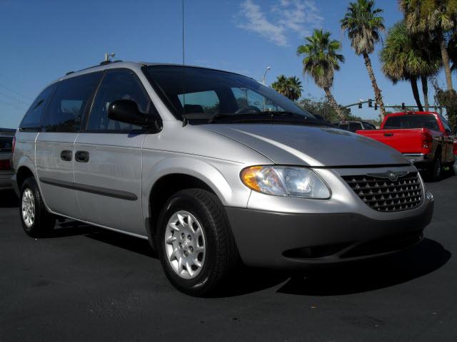 Photo of 2002 Chrysler Voyager