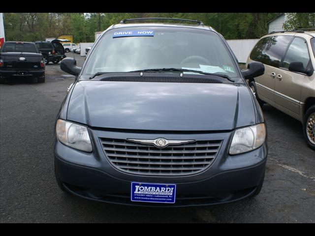 Photo of 2002 Chrysler Voyager