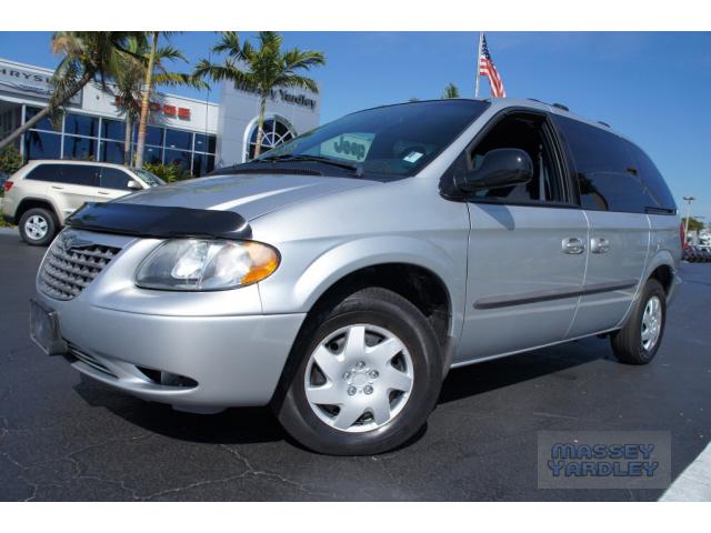 Photo of 2002 Chrysler Voyager