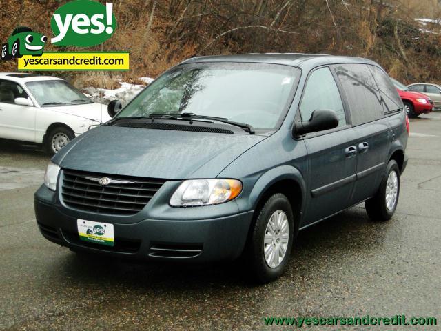Photo of 2005 Chrysler Town & Country