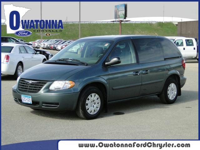 Photo of 2005 Chrysler Town & Country