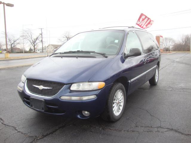 Photo of 2000 Chrysler Town & Country