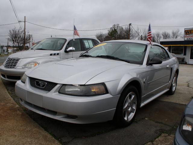 Photo of 2004 Ford Mustang