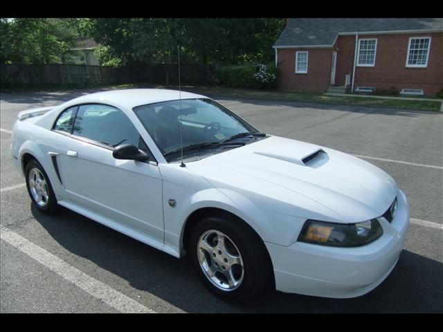 Photo of 2004 Ford Mustang