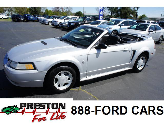 Photo of 2000 Ford Mustang