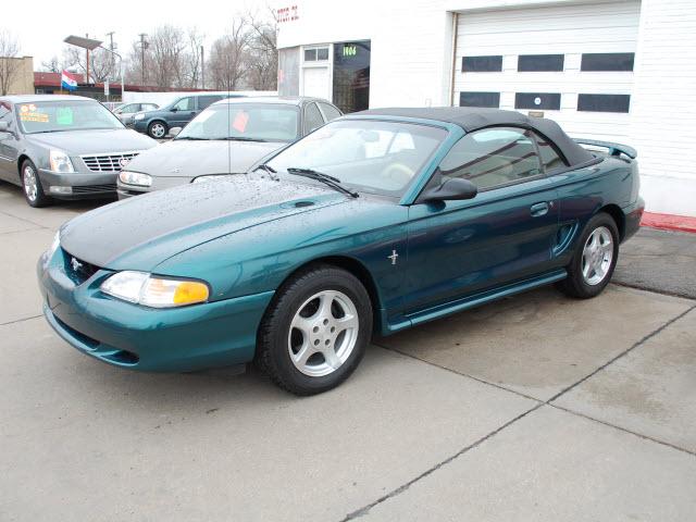 Photo of 1998 Ford Mustang