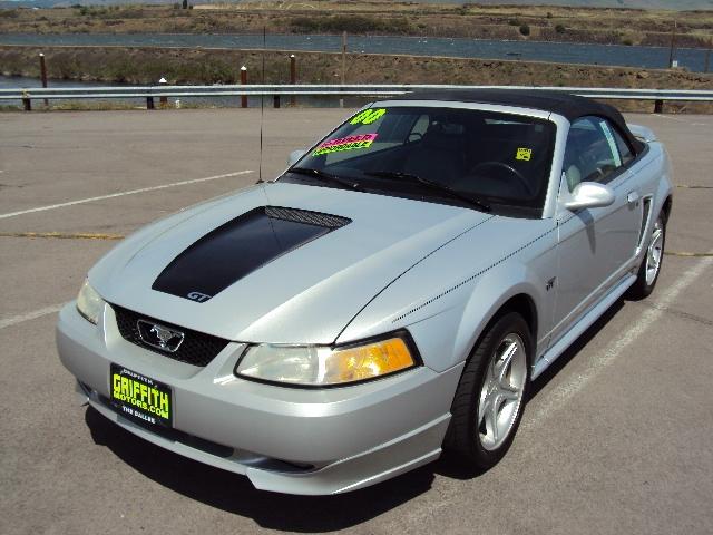 Photo of 2000 Ford Mustang