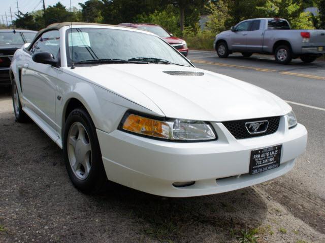 Photo of 2000 Ford Mustang