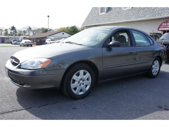 Photo of 2002 Ford Taurus