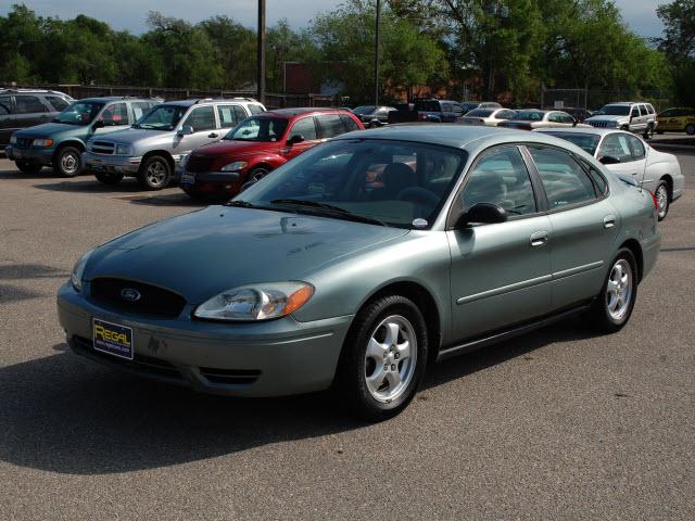 Photo of 2005 Ford Taurus
