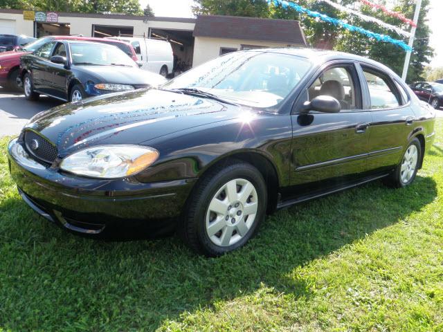 Photo of 2004 Ford Taurus