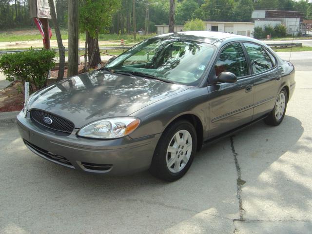 Photo of 2005 Ford Taurus