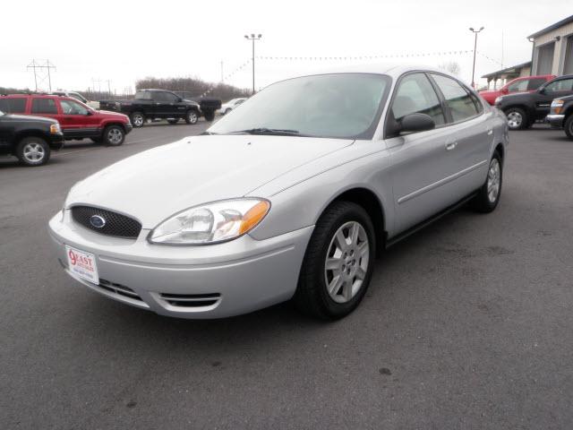 Photo of 2006 Ford Taurus