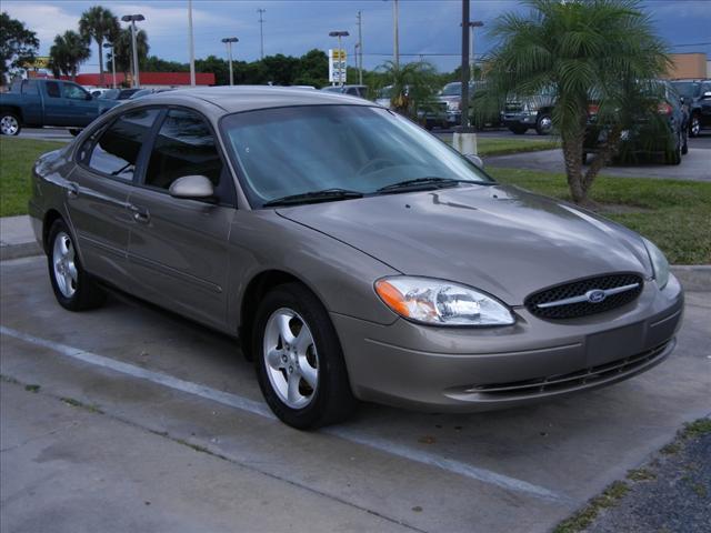 Photo of 2004 Ford Taurus