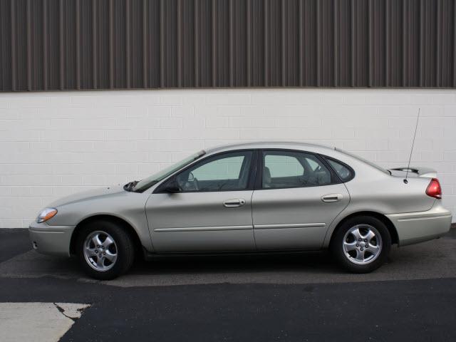 Photo of 2006 Ford Taurus
