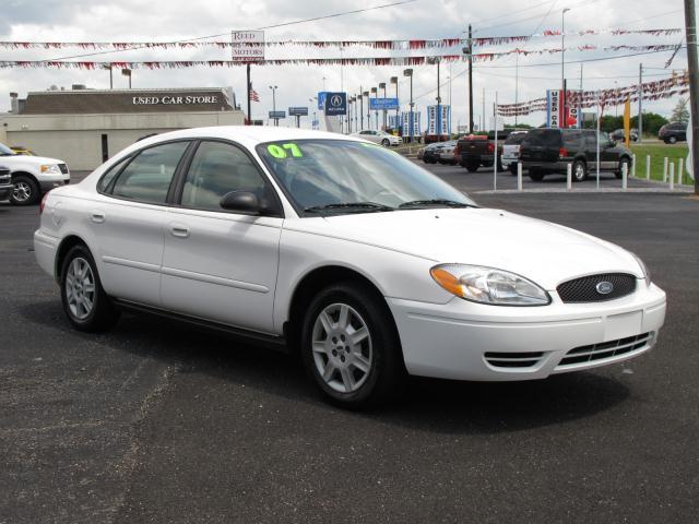 Photo of 2007 Ford Taurus
