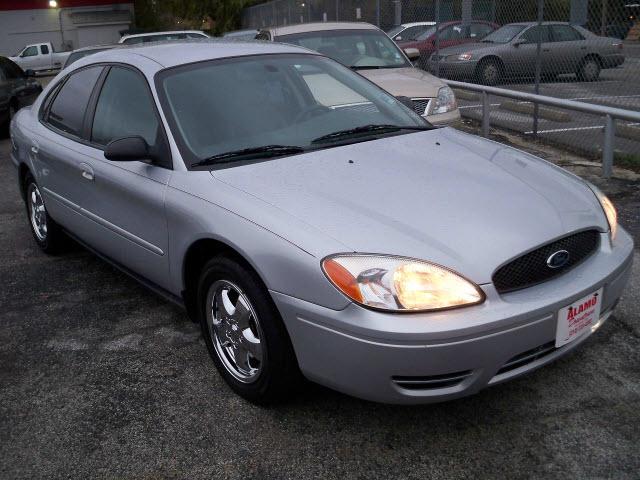 Photo of 2005 Ford Taurus