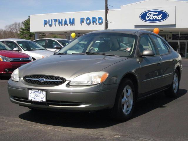 Photo of 2002 Ford Taurus