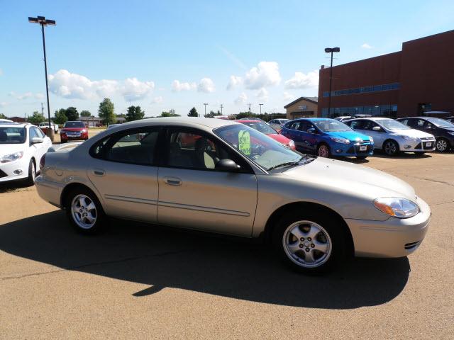 Photo of 2007 Ford Taurus