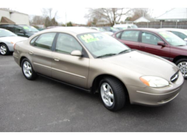 Photo of 2003 Ford Taurus