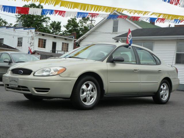 Photo of 2006 Ford Taurus