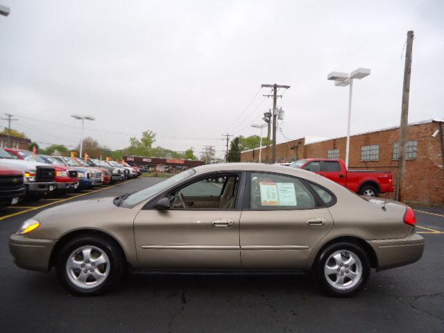 Photo of 2006 Ford Taurus
