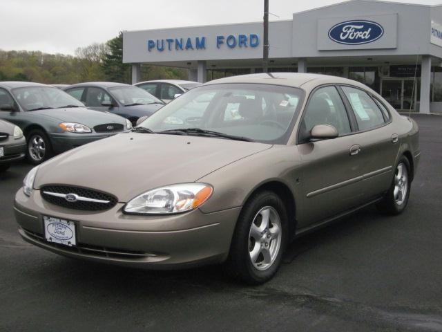 Photo of 2002 Ford Taurus