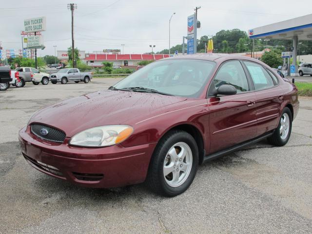 Photo of 2004 Ford Taurus