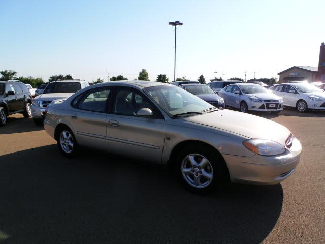 Photo of 2003 Ford Taurus