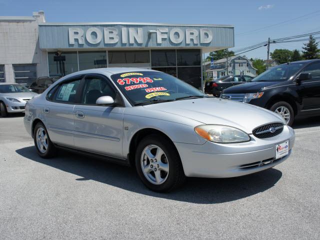 Photo of 2002 Ford Taurus