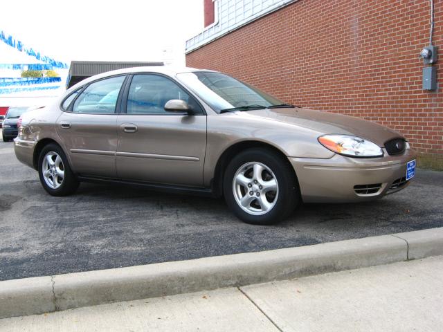 Photo of 2004 Ford Taurus
