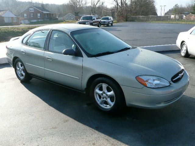 Photo of 2003 Ford Taurus