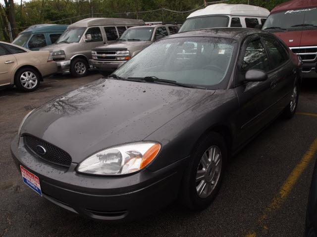 Photo of 2005 Ford Taurus