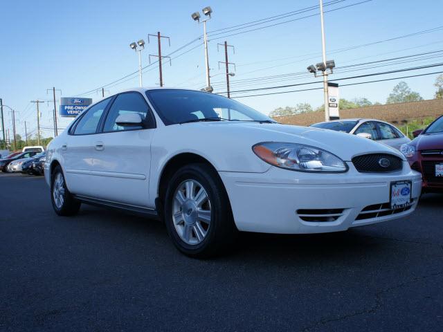 Photo of 2005 Ford Taurus