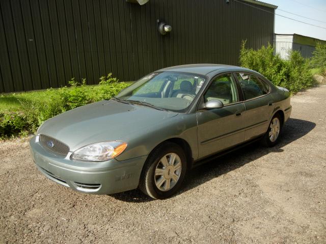 Photo of 2005 Ford Taurus