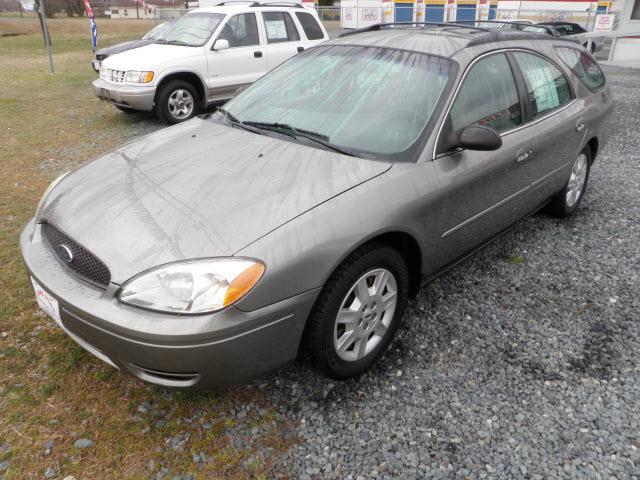 Photo of 2004 Ford Taurus