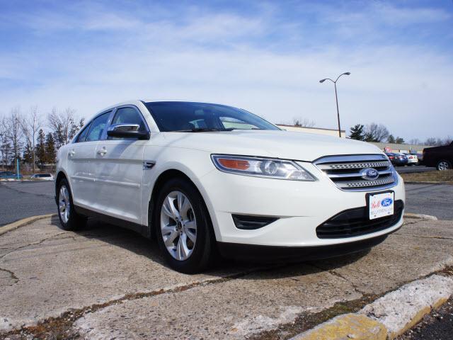 Photo of 2011 Ford Taurus