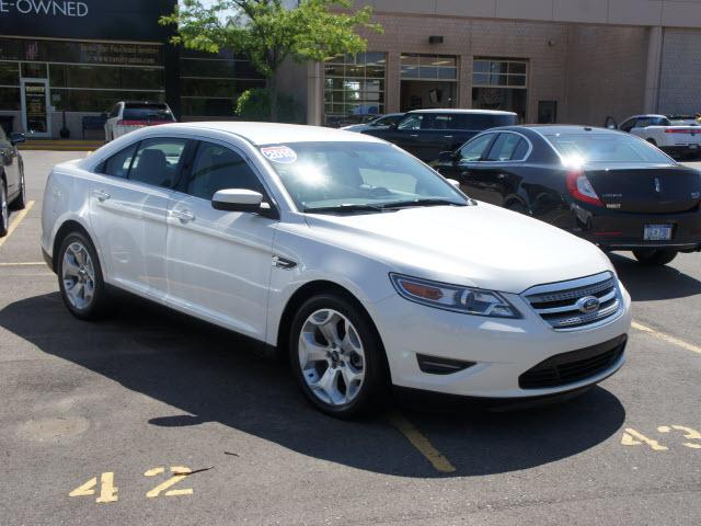 Photo of 2010 Ford Taurus