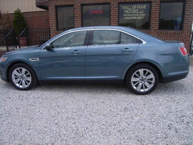 Photo of 2010 Ford Taurus