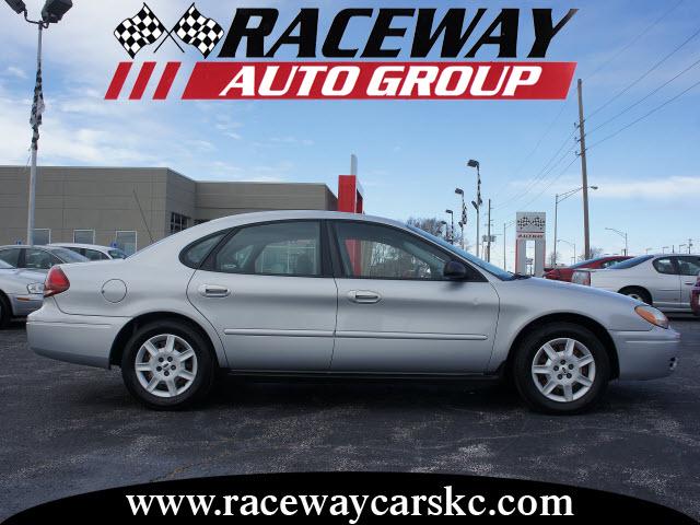 Photo of 2005 Ford Taurus